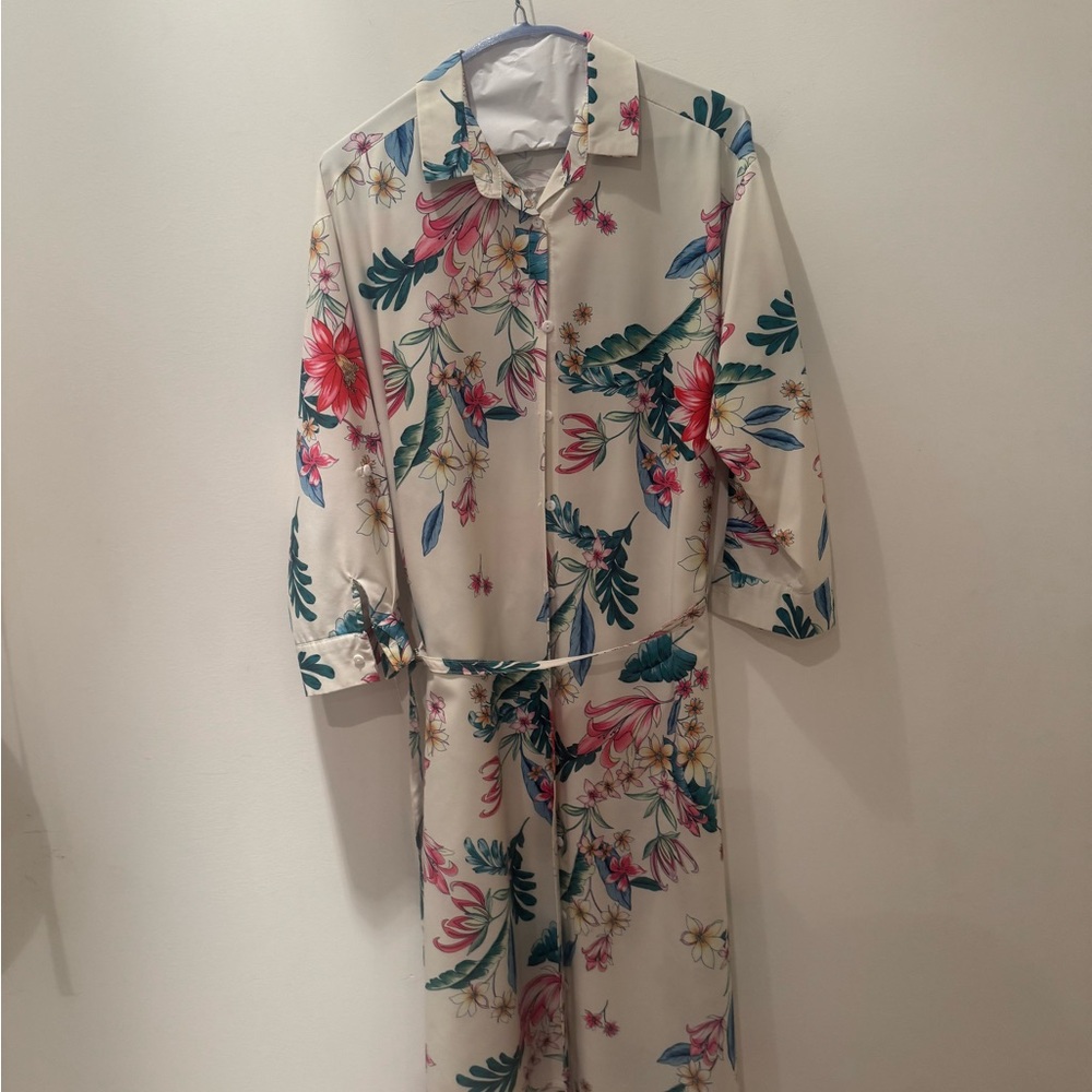 NYMPH Floral Print Dress - Cream/Pink.
Removable belt. Size L. (Fits like a 10) - Picture 2 of 15
